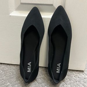 Mia lightweight black flats-so comfortable-perfect for spring-NEW WITH tag
